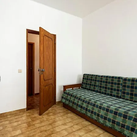 Апартаменты Flat 12min Walk To The