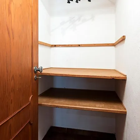 Flat 12min Walk To The Apartment *