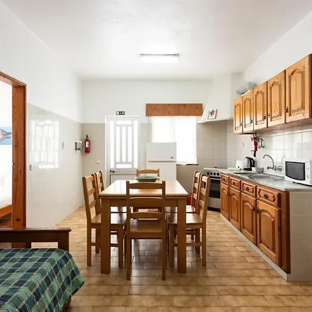Flat 12min Walk To The *