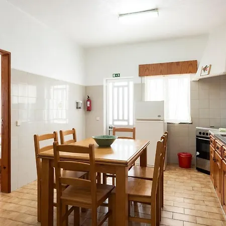 Flat 12min Walk To The *